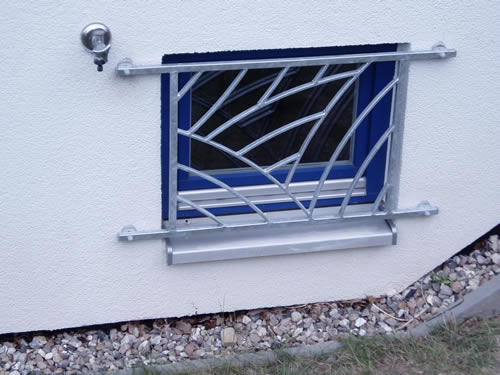 Fenstergitter nach Maß - Einbruchschutz vom Schlosser - Mach's Sicher -  Sicherheit und Einbruchschutz SH